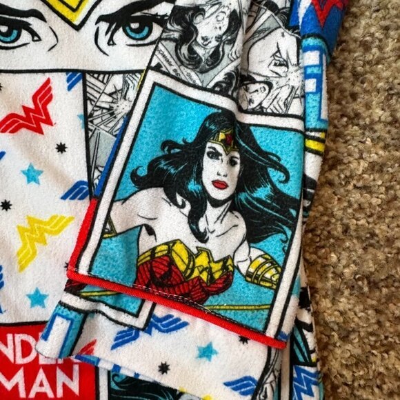 DC Wonder Woman Super Hero Girls Button Up Nightgown Girls Size 10 - Picture 4 of 5